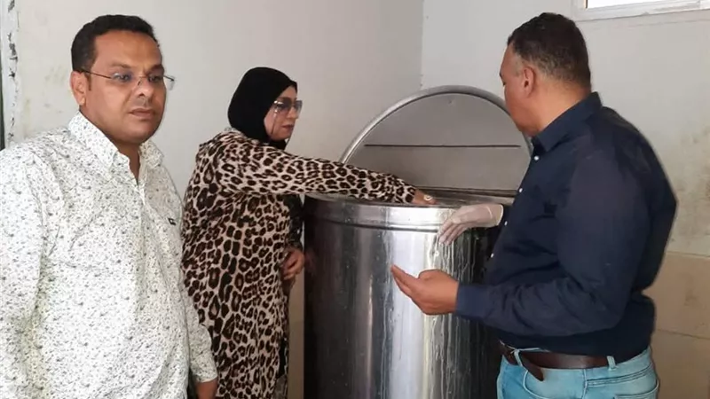 غلق مصنع ألبان غير مرخص داخل بدروم عقار سكني بمدينة السلام 1 في السويس