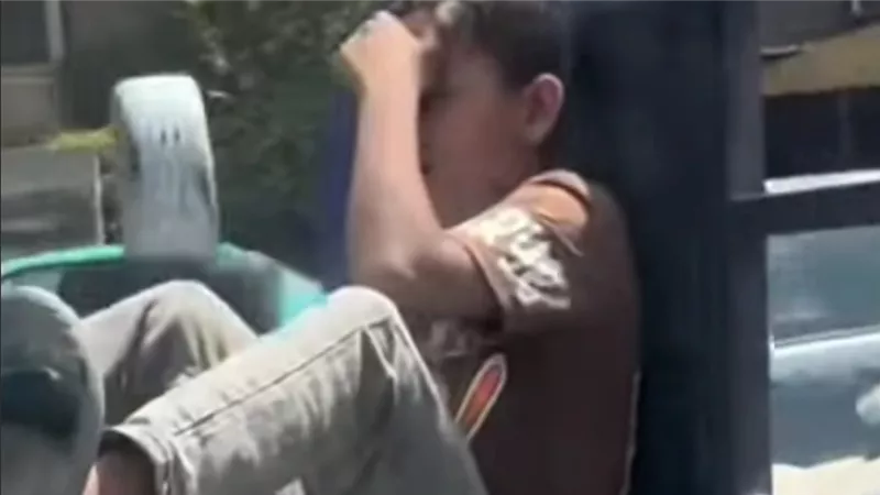 الأمن يفحص فيديو لطفل يقود تروسيكل بطريقة غريبة ومحمل بالأسمنت أمام حي المطرية