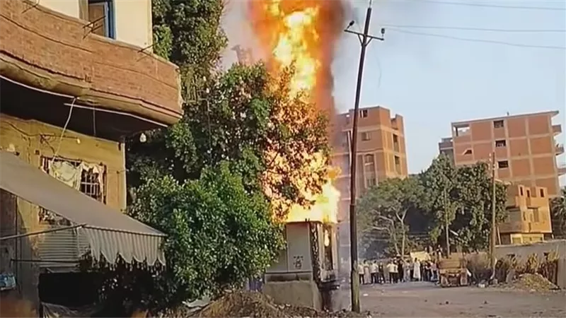 عاجل.. اندلاع حريق بمحول كهرباء بقرية كفر علوان بطوخ بمحافظة القليوبية 