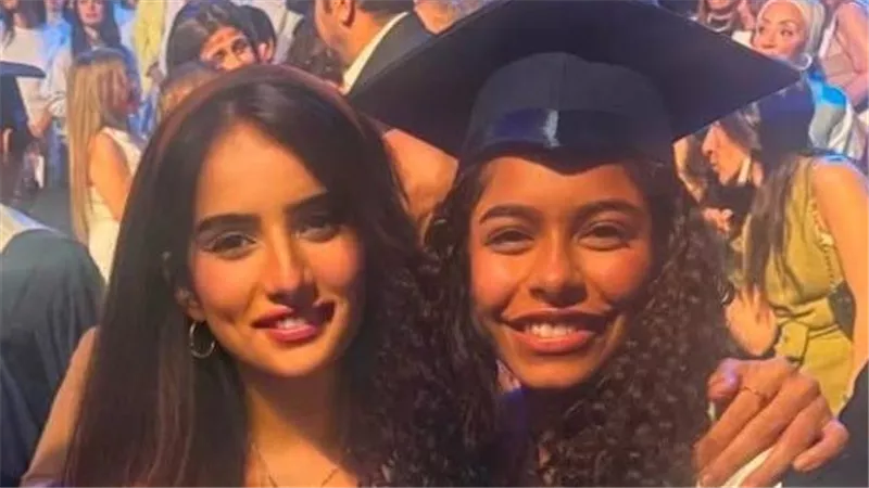بالرغم من وفاة شقيقها.. زينة تساند مريم ابنة شيرين عبدالوهاب في حفل تخرجها