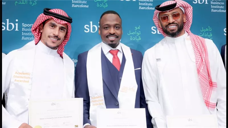 موسى الشمري ينال الماجستير في إدارة أعمال كرة القدم من معهد برشلونة