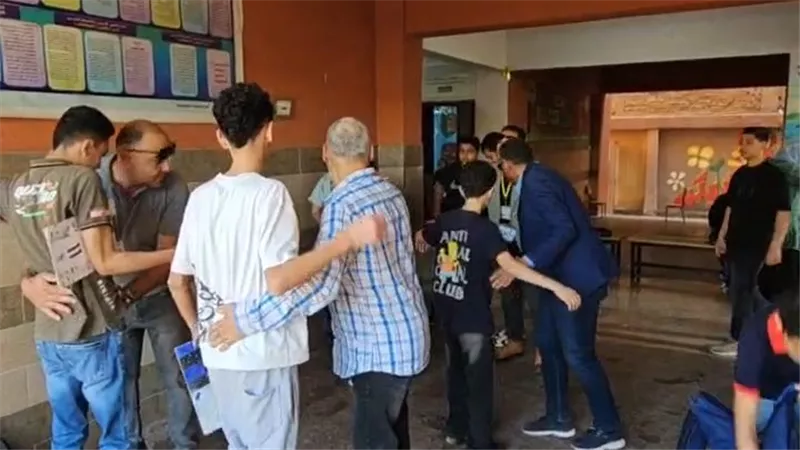 طلاب الشهادة الإعدادية بمحافظة القليوبية يؤدون امتحان اللغة العربية اليوم