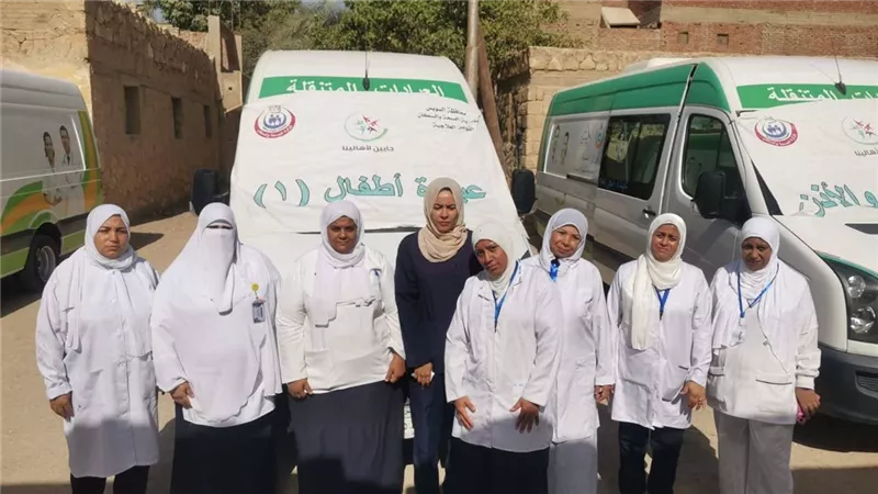 الكشف على 1219 مواطنا مجانا خلال قافلة علاجية بقرية العمدة في السويس