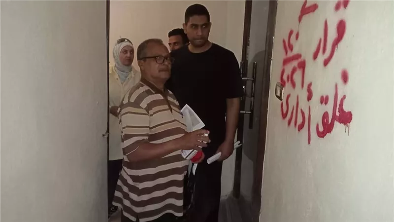 تنفيذ قرارات غلق وتشميع عيادات ومراكز علاج طبيعي مخالفة بحي السويس
