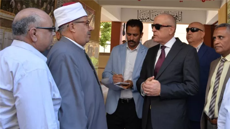 في أول أيام امتحانات الثانوية الأزهرية.. محافظ الأقصر يتفقد اللجان 