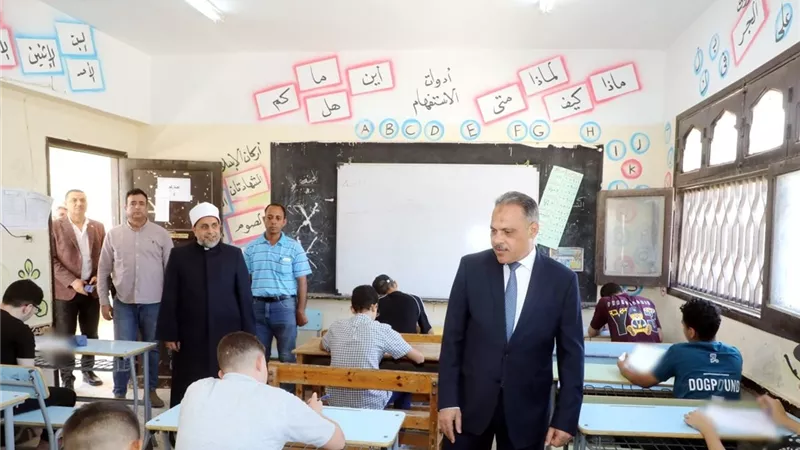 انتظام سير امتحانات الثانوية الأزهرية بالشرقية.. والمحافظ يتفقد معهد الصفوة 