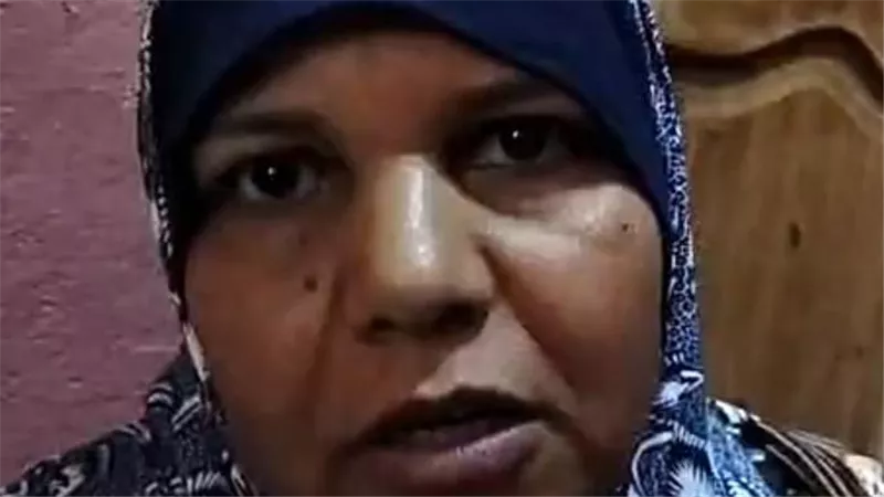 بين الفقر ومرض الابن.. أم تناشد وزيرة التضامن إعادة معاش أسرتها