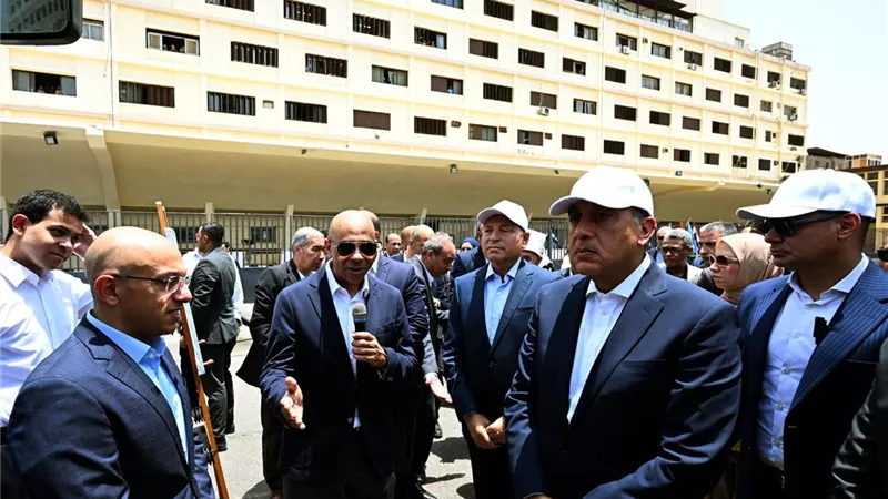 رئيس الوزراء يتفقد هيئة النقل العام بالقاهرة لمتابعة المنظومة المطورة