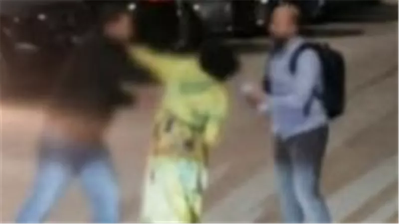 الأمن يفحص فيديو لـ فتاة تتهم شاب بالتعدي عليها بالضرب في الشارع