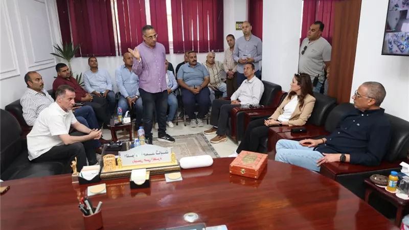 محافظ الجيزة يجتمع برئيس حي الهرم ونوابه لمتابعة سير العمل 