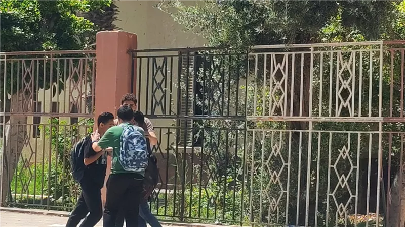 14300 طالبًا بالشهادة الإعدادية ببورسعيد أدوا امتحان الدراسات من خلال 66 لجنة