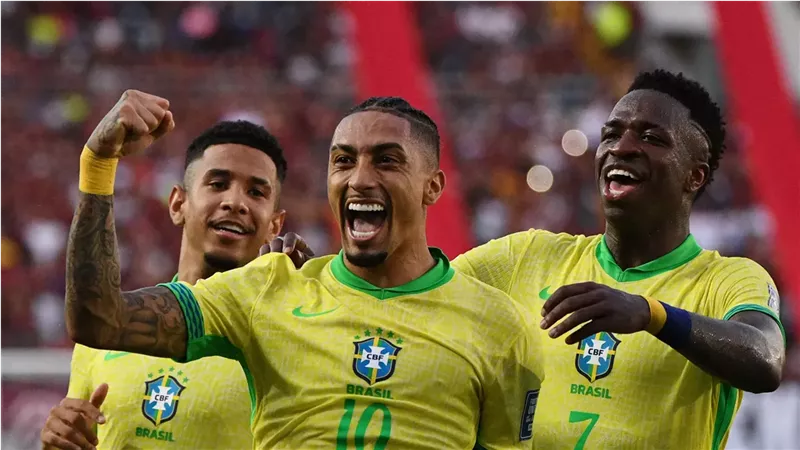 مصر والبرازيل.. فينيسيوس أساسيا وأليسون حارسا بالتشكيل الرسمي للسيليساو