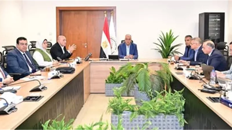 وزير الري يتابع تنفيذ المشروع القومي لتأهيل المنشآت المائية