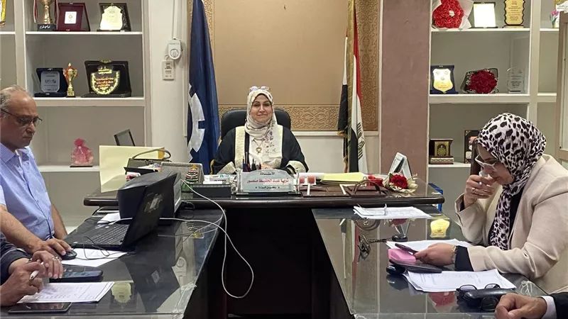 وكيلة وزارة التعليم بالسويس تتابع امتحانات الشهادة الإعدادية من غرفة العمليات