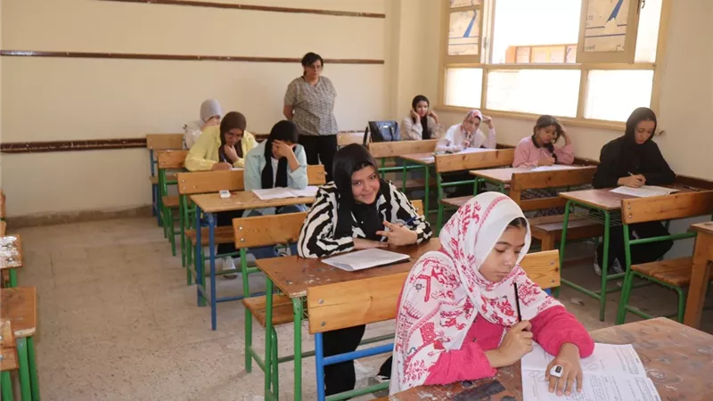 وسط استعدادات مكثفة.. طلاب الشهادة الإعدادية بسوهاج يؤدون امتحان العلوم 