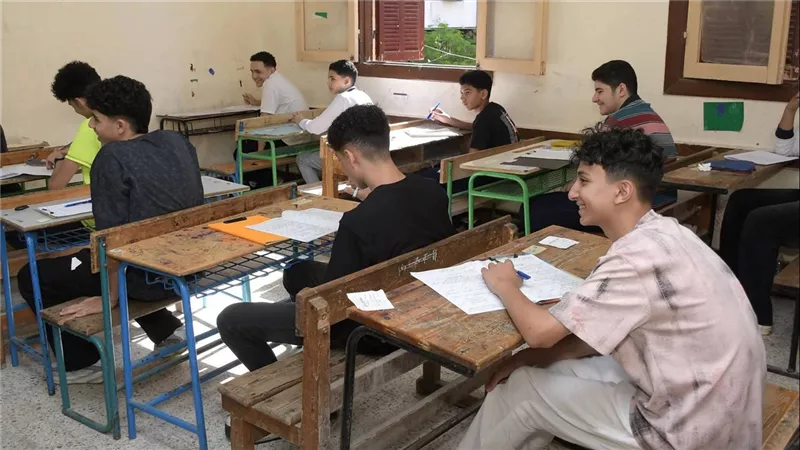 14300 طالبًا بالشهادة الإعدادية ببورسعيد أدوا امتحان الإنجليزي في 66 لجنة