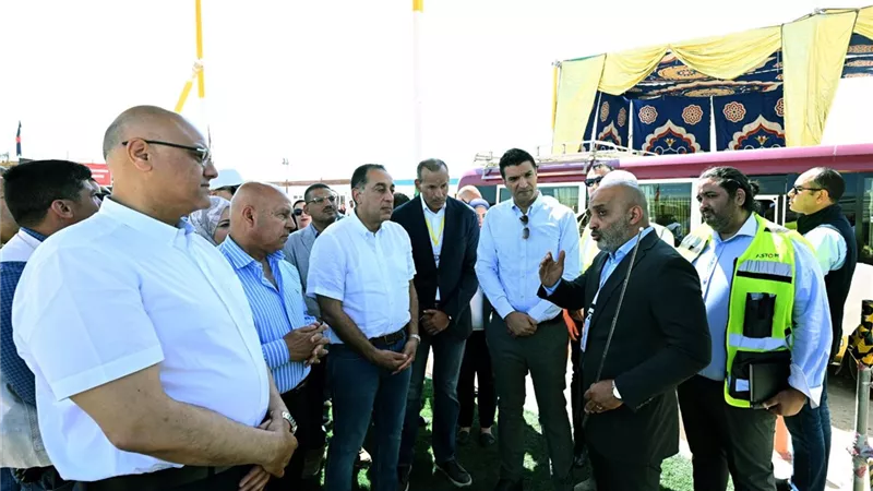رئيس الوزراء يتفقد مجمع ألستوم الصناعي بمدينة برج العرب الجديدة