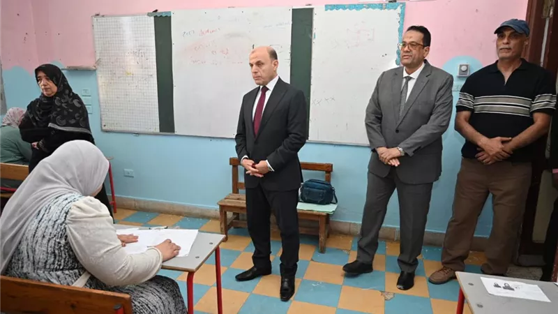 محافظ الغربية يتفقد لجان امتحانات الدبلومات الفنية الصناعية والتجارية 
