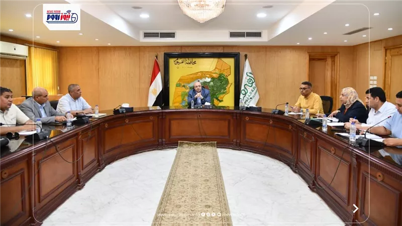 محافظ الفيوم يتابع الموقف التنفيذي لمشروعات 