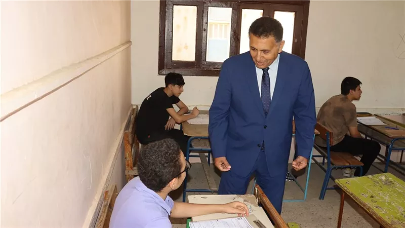 حرمان طالبة بلجنة اعدادية بطوخ بمحافظة القليوبية لتصويرها ورقة الامتحان