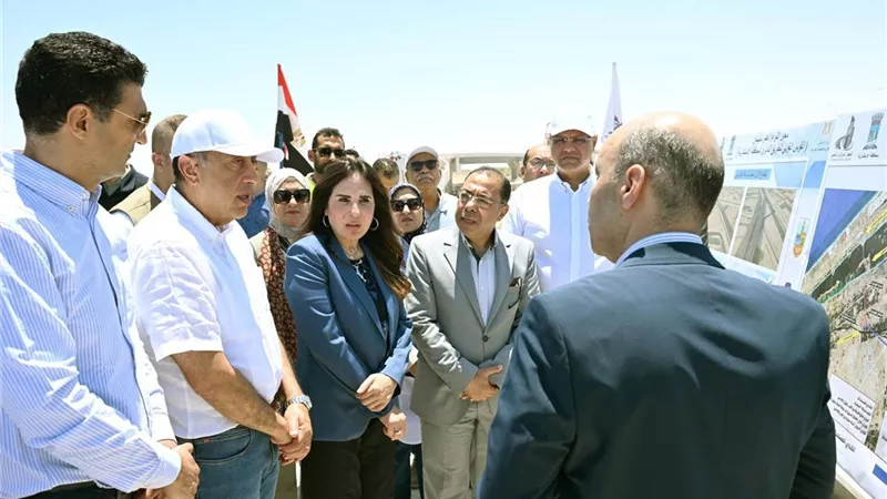 رئيس الوزراء يتفقد مشروع محور اللواء عمر سليمان بمحافظة الإسكندرية