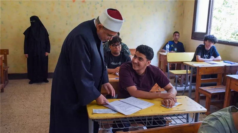 الغرفة المركزية للثانوية الأزهرية: انتظام امتحان اللغة الأجنبية الأولى 