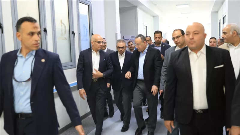 وزير التعليم العال يتفقد المشروعات التعليمية والطبية بجامعة عين شمس