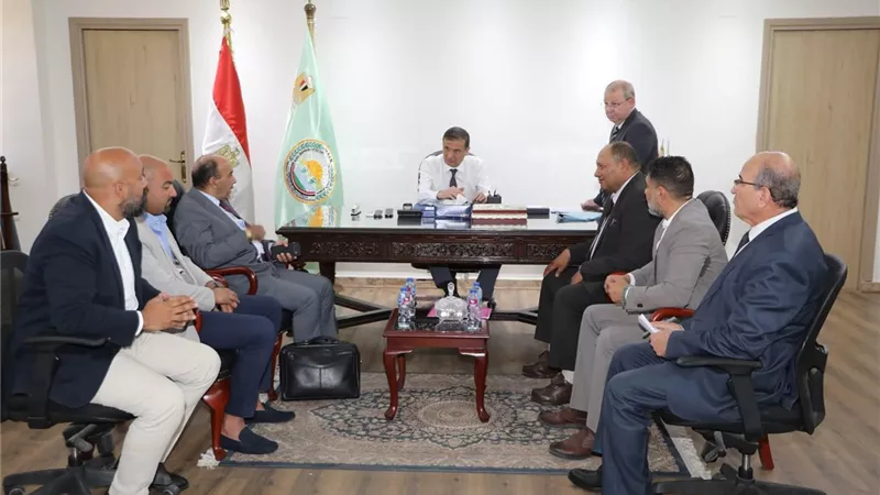وزير الزراعة يبحث مع شعبة «بيض المائدة» آليات دعم المنتجين