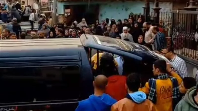 المئات يودعون ضحايا مذبحة سيف الدين بدمياط في جنازة مهيبة