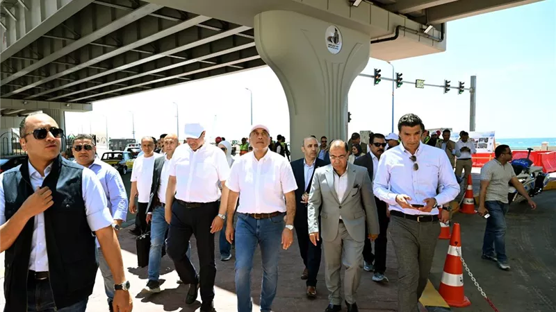 رئيس الوزراء يفتتح أعمال توسعة الكورنيش شرق مدينة الإسكندرية