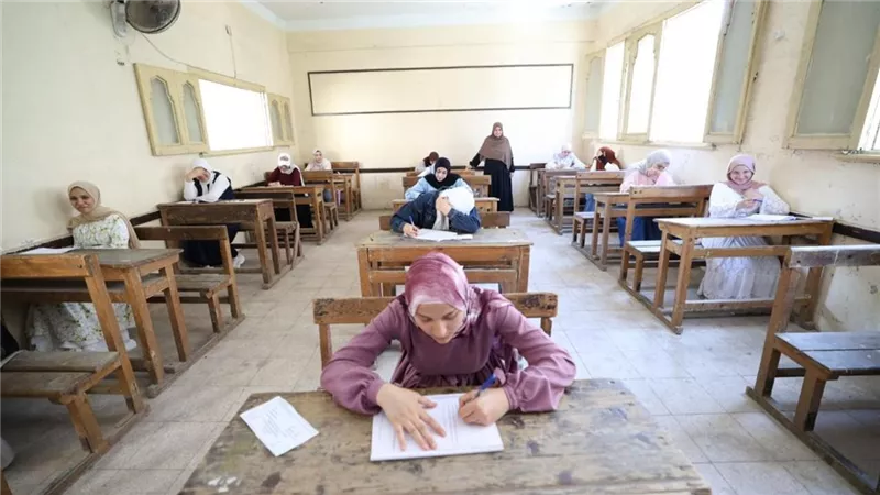 غرفة الثانوية الأزهرية: أسئلة مادة الكيمياء متوازنة ملائمة لقدرات الطلاب