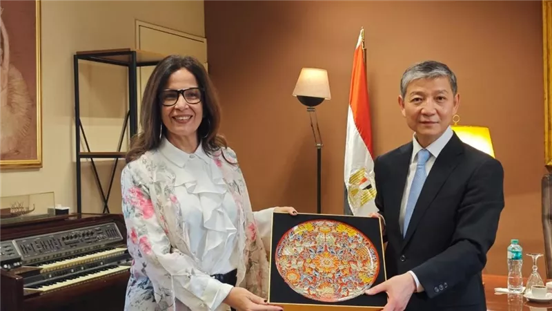 وزيرة الثقافة تبحث مع السفير الصيني سبل تعزيز التعاون الثقافي بين البلدين