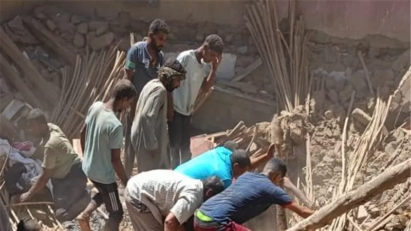 إصابة 5 أشخاص في انهيار منزل من طابقين بنجع الطويل بمدينة الطود