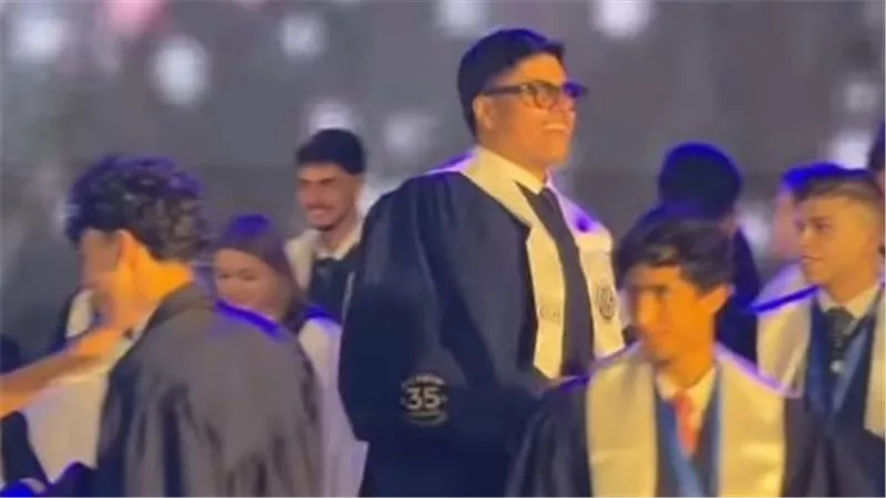 ماجد المصري يحتفل بحفل تخرج نجله آدم |فيديو             