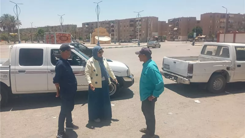 حملات نظافة مكثفة بحي فيصل.. متابعة ميدانية مستمرة للارتقاء بمستوى الخدمات