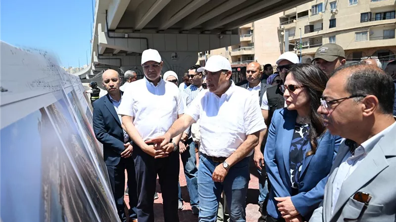 رئيس الوزراء يفتتح كوبري 