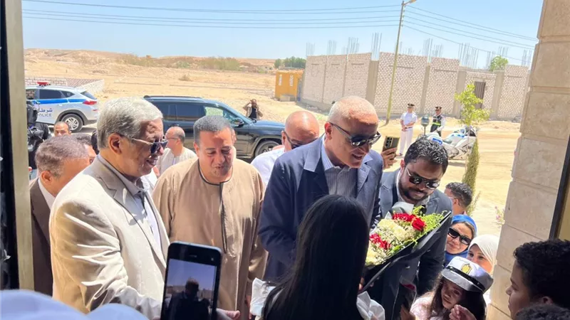 برفقة محافظ الأقصر.. ناصر الضوي يزور مدارس المستقبل ويؤكد دعم جودة التعليم