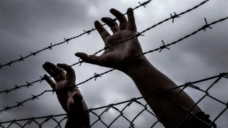 إسرائيل تلغي زيارات المحامين للأسرى الفلسطينيين وتمنع حضور الأهالي للمحاكمات
