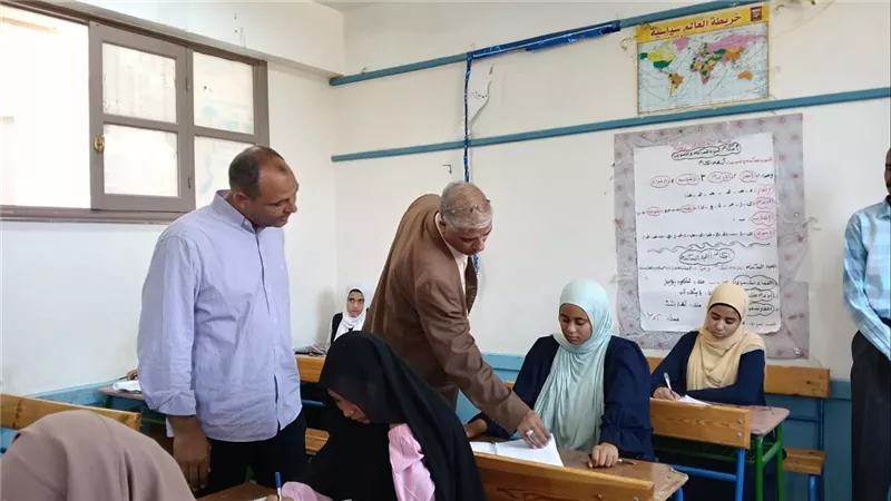 وكيل وزارة تعليم قنا: منع اصطحاب الهواتف الزكية فى لجان الامتحانات