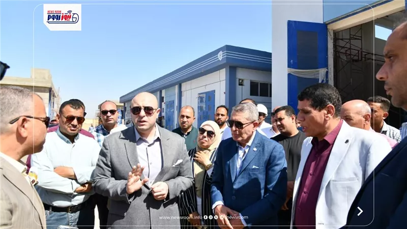 محافظ الفيوم يتابع ميدانياً الموقف التنفيذي لتوسعات محطة مياه العزب الجديدة 
