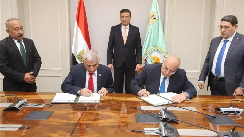 وزير الزراعة يشهد توقيع مشروعين تنمويين بين 