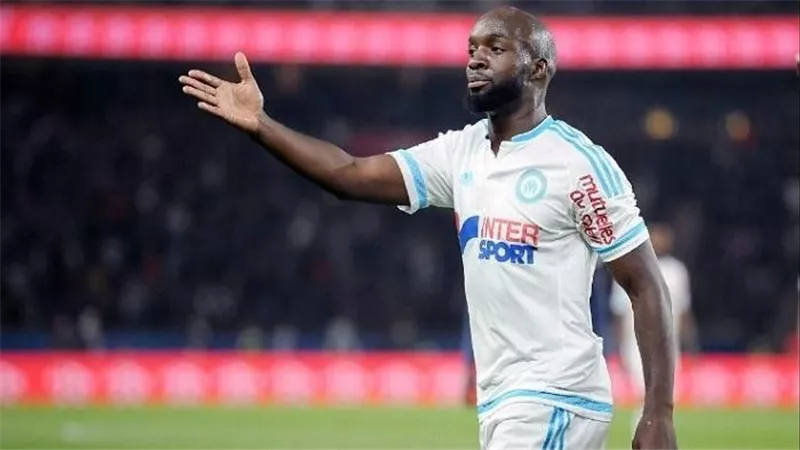فيفا يتوصل إلى تسوية مع لاسانا ديارا وينهي نزاع انتقالات اللاعبين