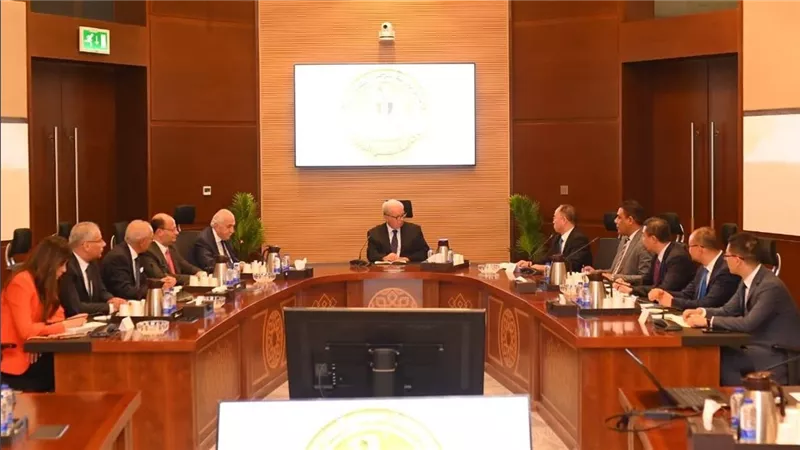 نائب رئيس الوزراء يبحث مع أكبر شركة صينية للإطارات توسعاتها الجديدة في مصر