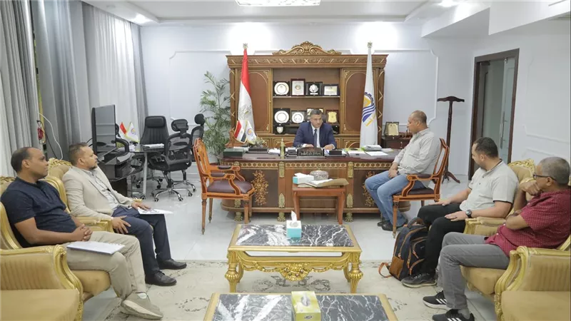 محافظ قنا يوجه بسرعة إصلاح انهيار جسر طراد النيل بنجع حمادي