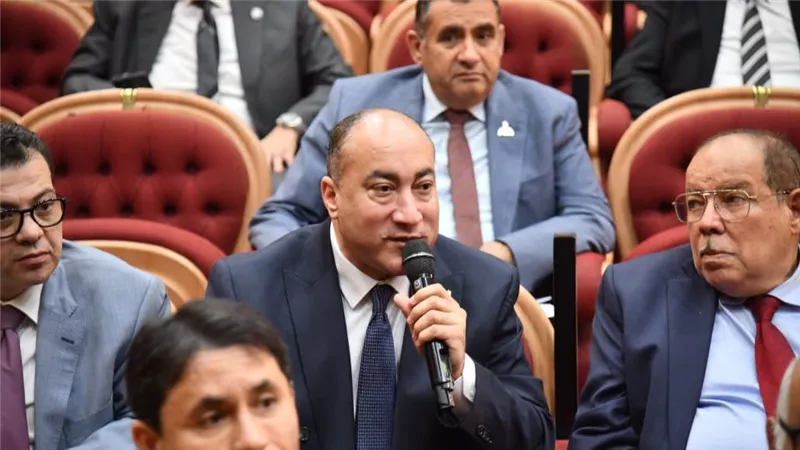 عمرو رشاد يطالب وزير الطيران بتوضيح موقف استئناف الرحلات الروسية