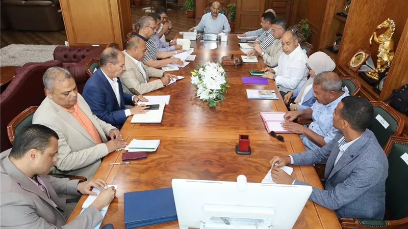  السويس: تكثيف حملات النظافة ورفع الإشغالات والتصالح ومواجهة انتشار الإسكوتر