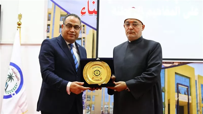 المفتي: استهداف الدين واللغة والتاريخ والوطن أخطر صور العبث بالهوية