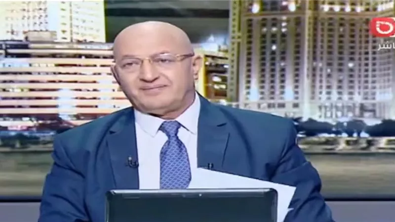 من عامل بناء إلى أسرة من 8 طبيبات.. قصة كفاح مصرية يشيد بها سيد علي