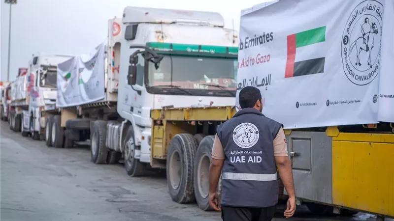 غذاء ومستلزمات طبية.. الهلال الأحمر المصري يطلق قافلة مساعدات إنسانية إلى غزة