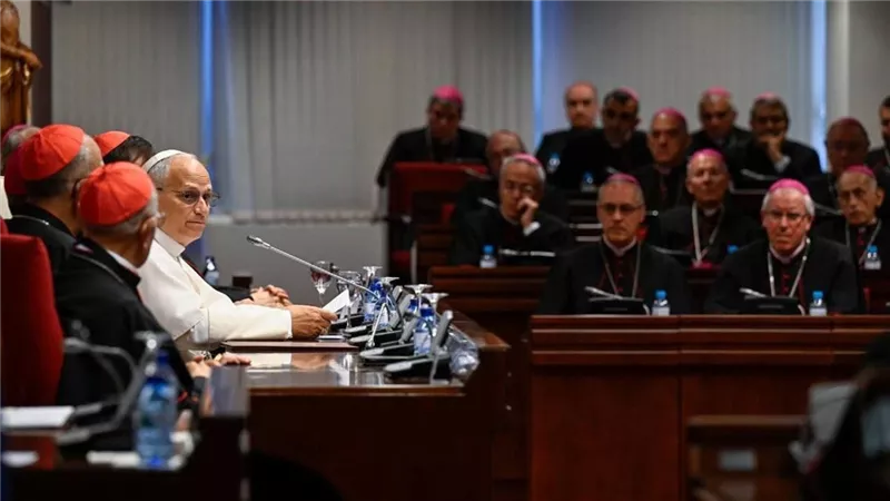 البابا لاون الرابع عشر يدعو أساقفة إسبانيا إلى تجديد العمل الكنسي 